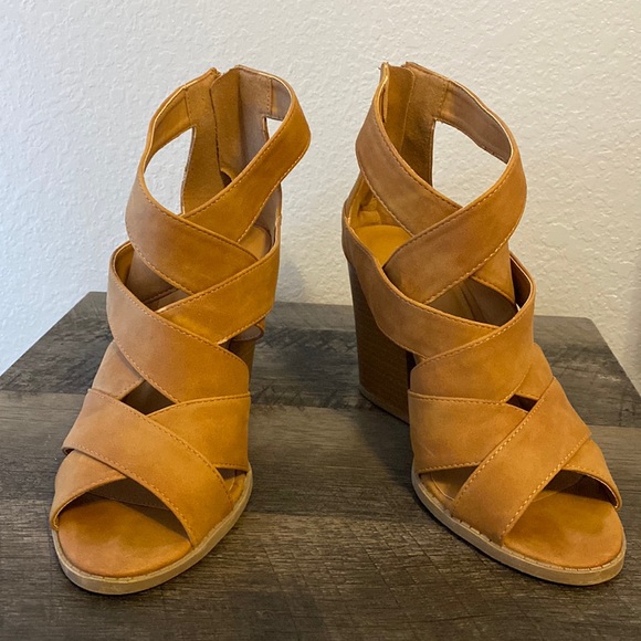 Charlotte Russe faux leather open toe heel 8, 3” heel - Picture 1 of 10